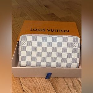 Louis Vuitton-Zippy Wallet